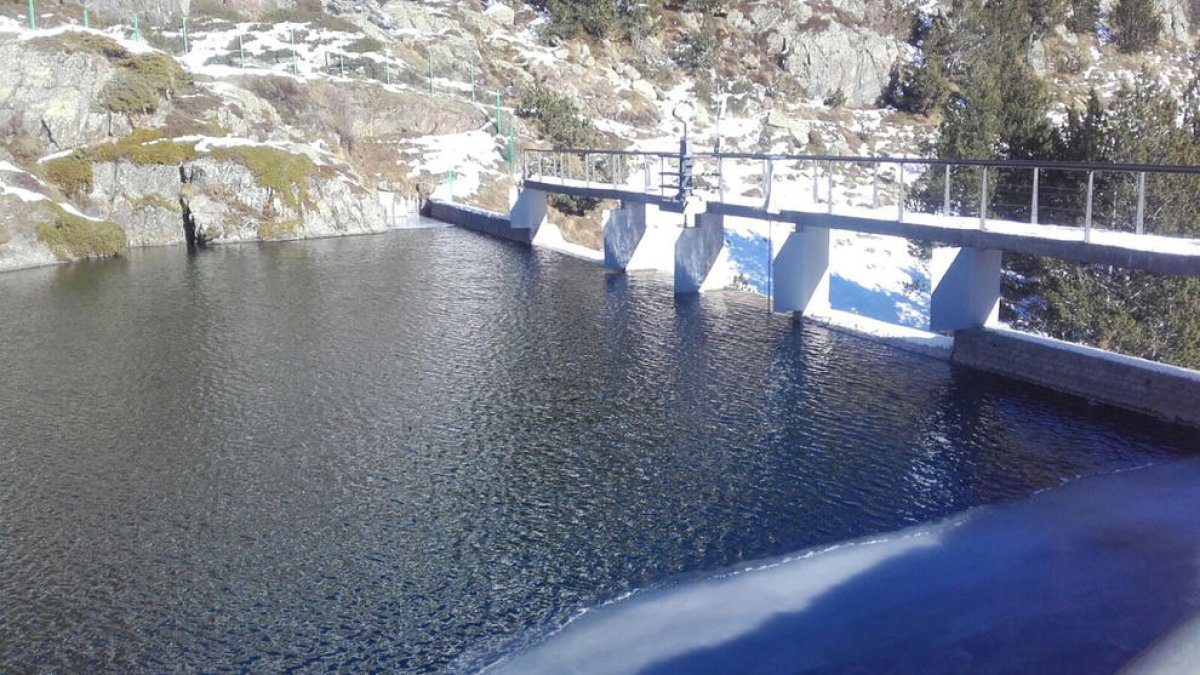 La falta de resposta del comú para la minicentral hidroelèctrica d'Aixovall