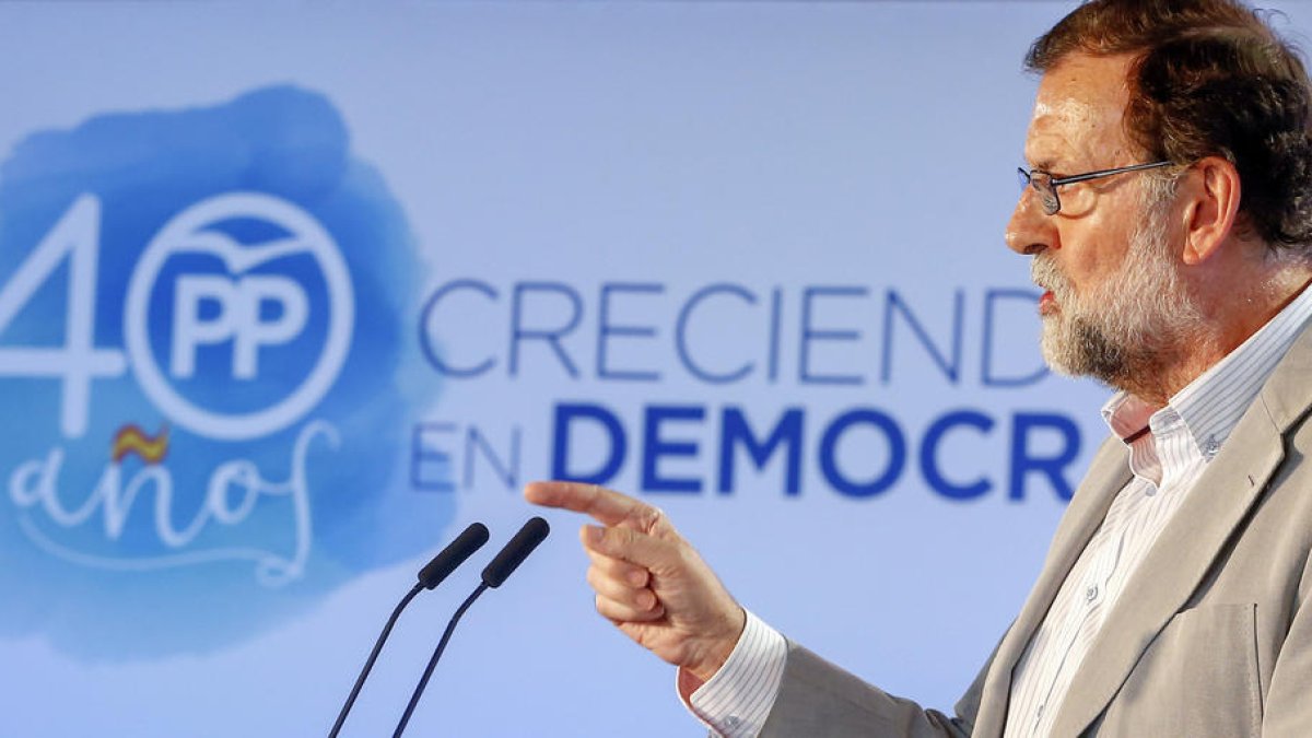 Rajoy adverteix que no permetrà “la voladura de la Constitució”