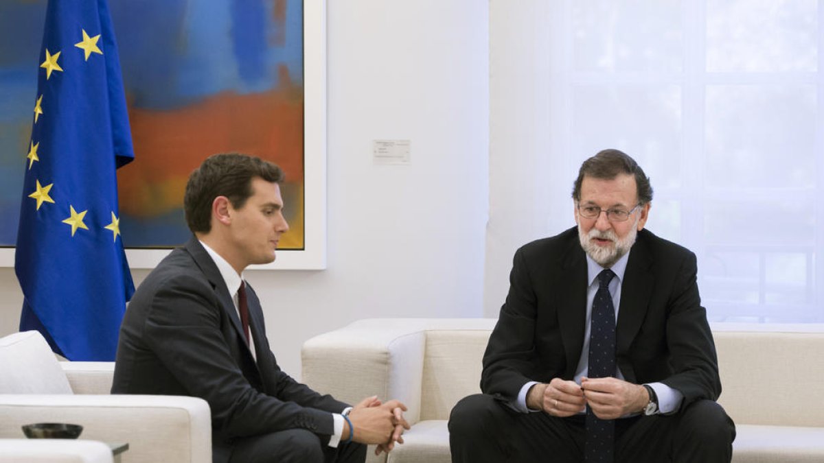 Rajoy i Rivera demanen al futur govern català que “compleixi la llei”