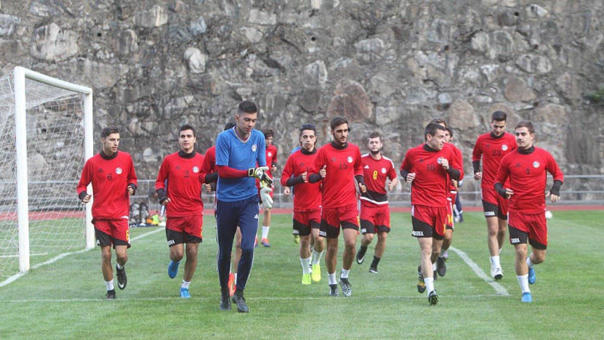 La sub-21 vol tornar a puntuar en el debut a casa