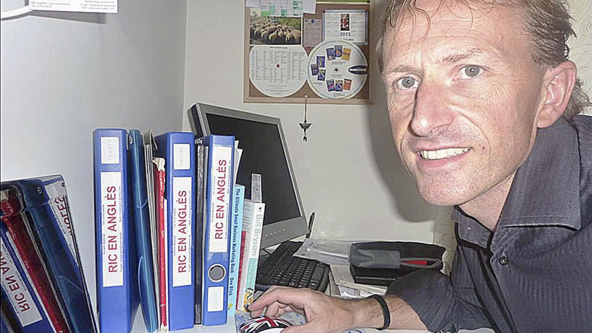 “Els infants aprenen millor l'anglès a través del joc”