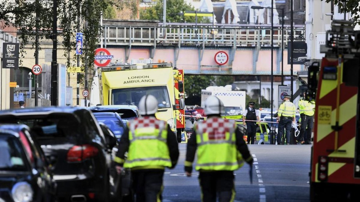 La policia de Londres investiga una explosió al metro com un acte terrorista