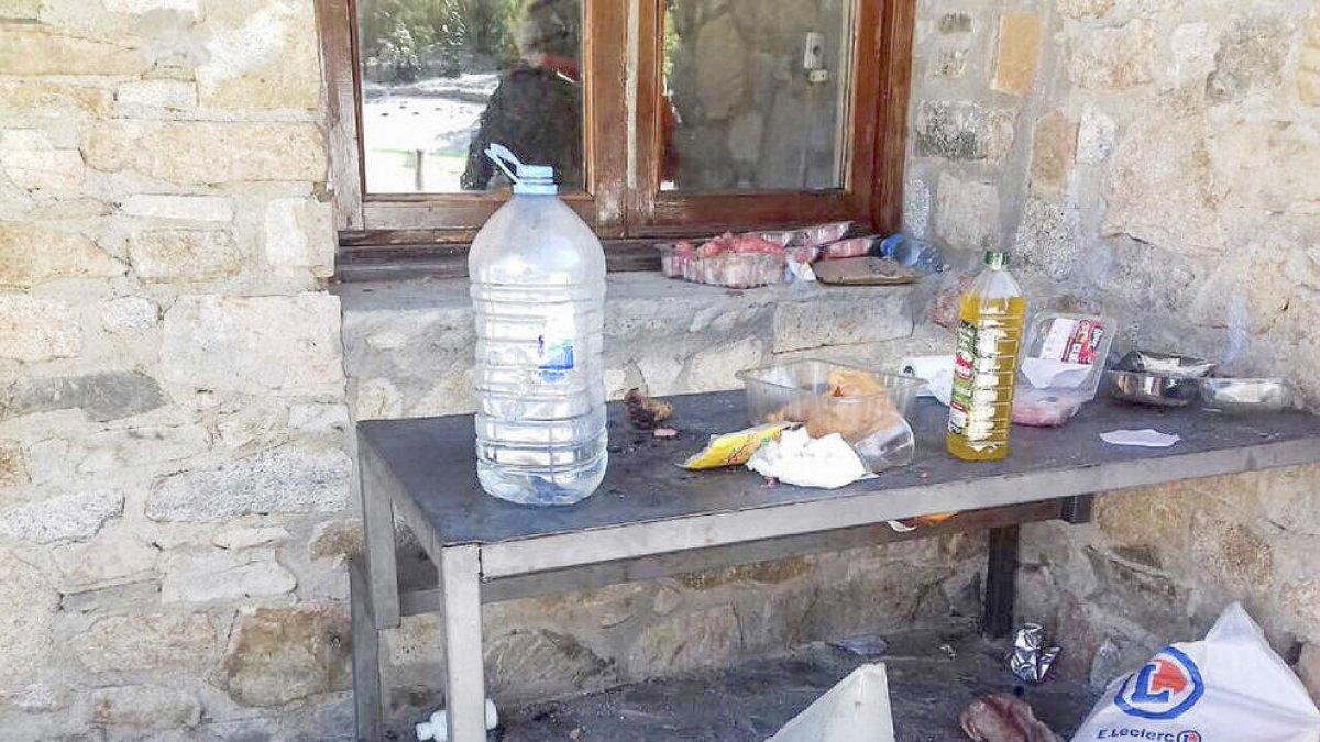 Obligats a netejar el refugi de Fontverd