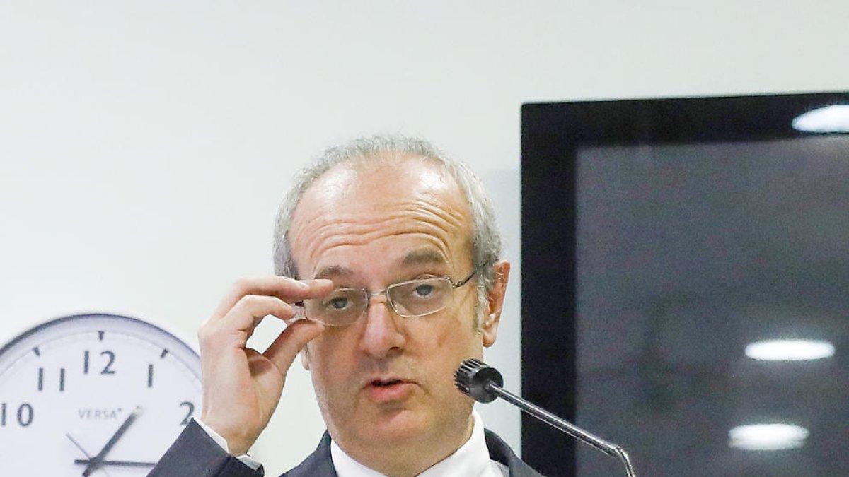 Álvarez assegura als afectats de càncer que el 2019 hi haurà radioteràpia