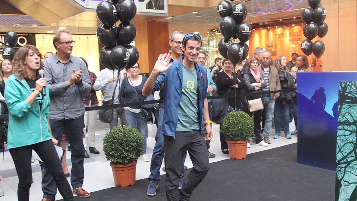 Kilian Jornet inaugura la botiga Salomon a l'Illa