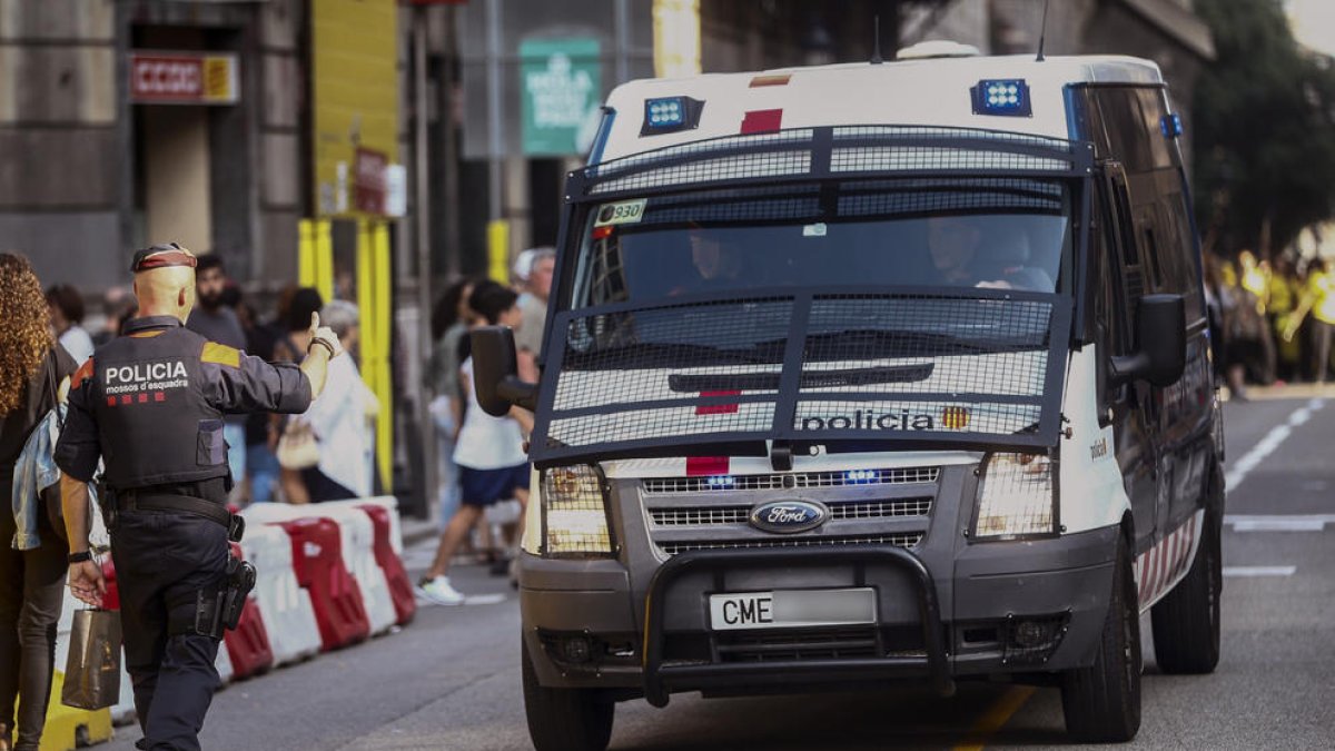 El fiscal superior de Catalunya treu a Interior els mossos d'esquadra