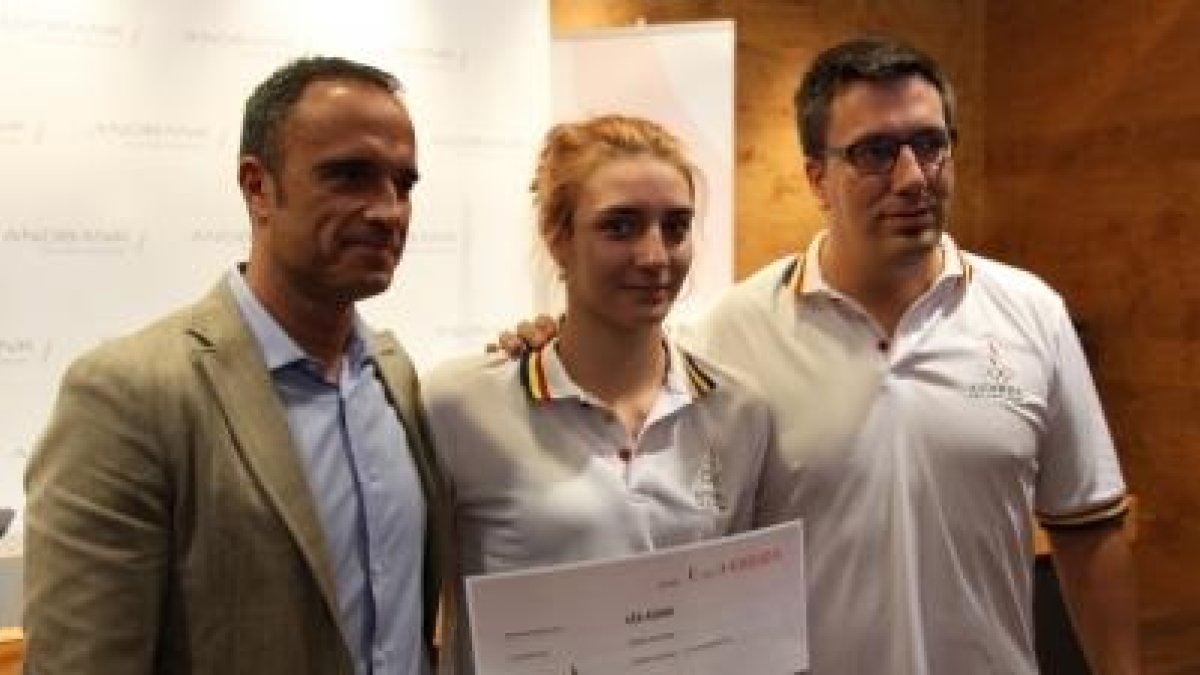 El COA i Andbank premien la medallista Léa Adam amb un xec de 4.000 euros