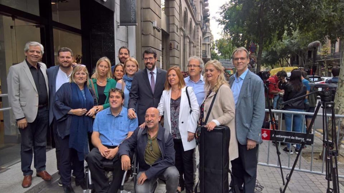 El TSJC pren el control de l'1-O i ordena tancar els locals de votació