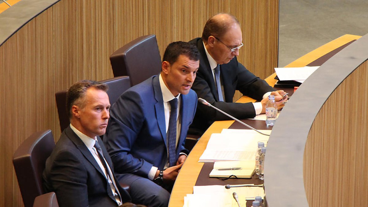 El bloqueig de la renda variable endarrereix els pagaments de JC Flowers