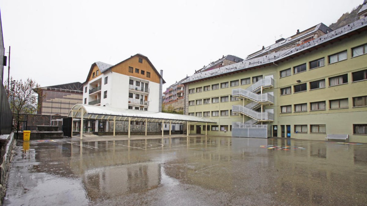 El Lycée es podria ampliar amb antics locals escolars