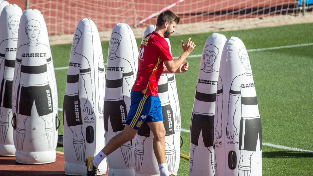 Suport dels jugadors de la 'roja' a Piqué