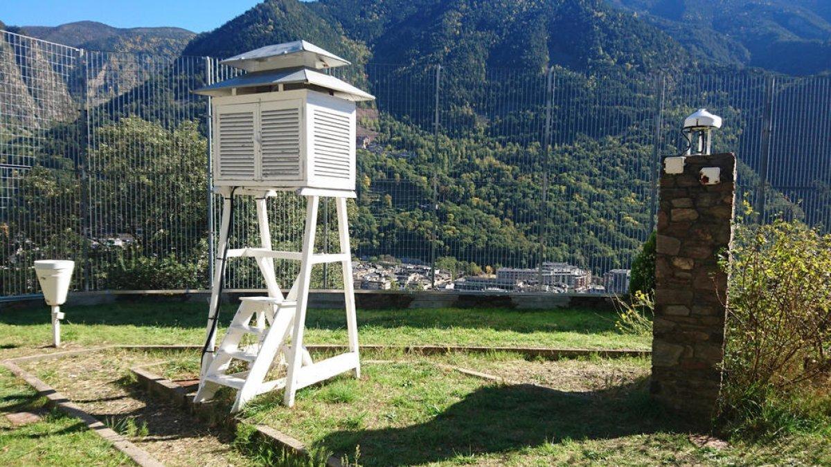 Una estació meteorològica d'última generació substitueix la del Roc de Sant Pere