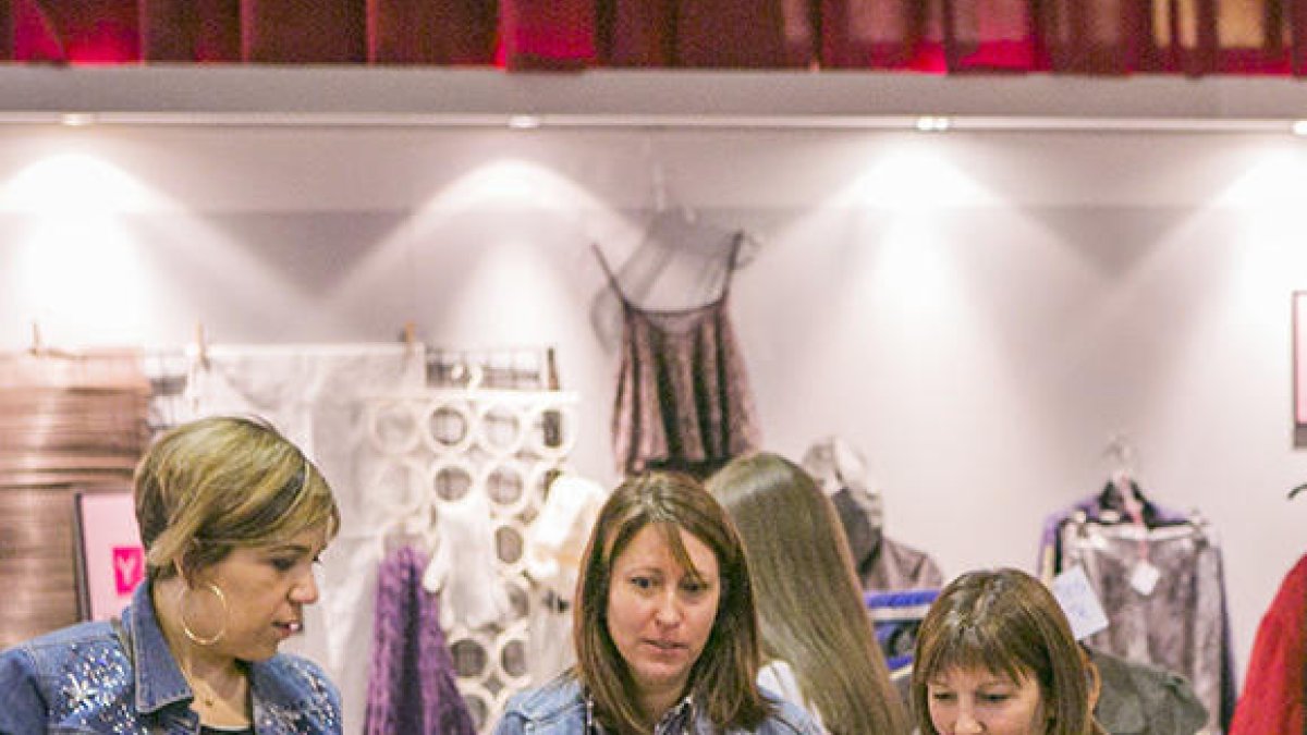 L'edició de tardor del Vide Dressing guanya participació i ven una bona part de la roba