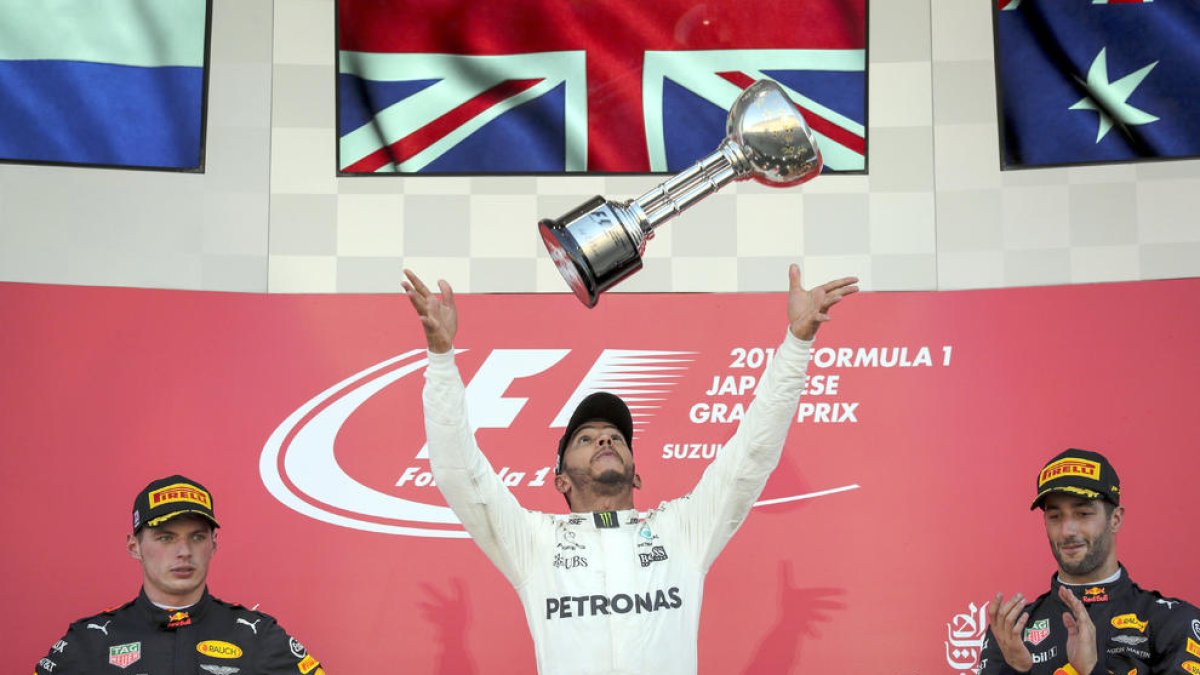 Victòria a Suzuka de Lewis Hamilton, que ja acaricia el seu quart Mundial