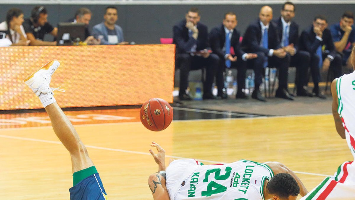 Derrota i dubtes del MoraBanc en el retorn  a Europa