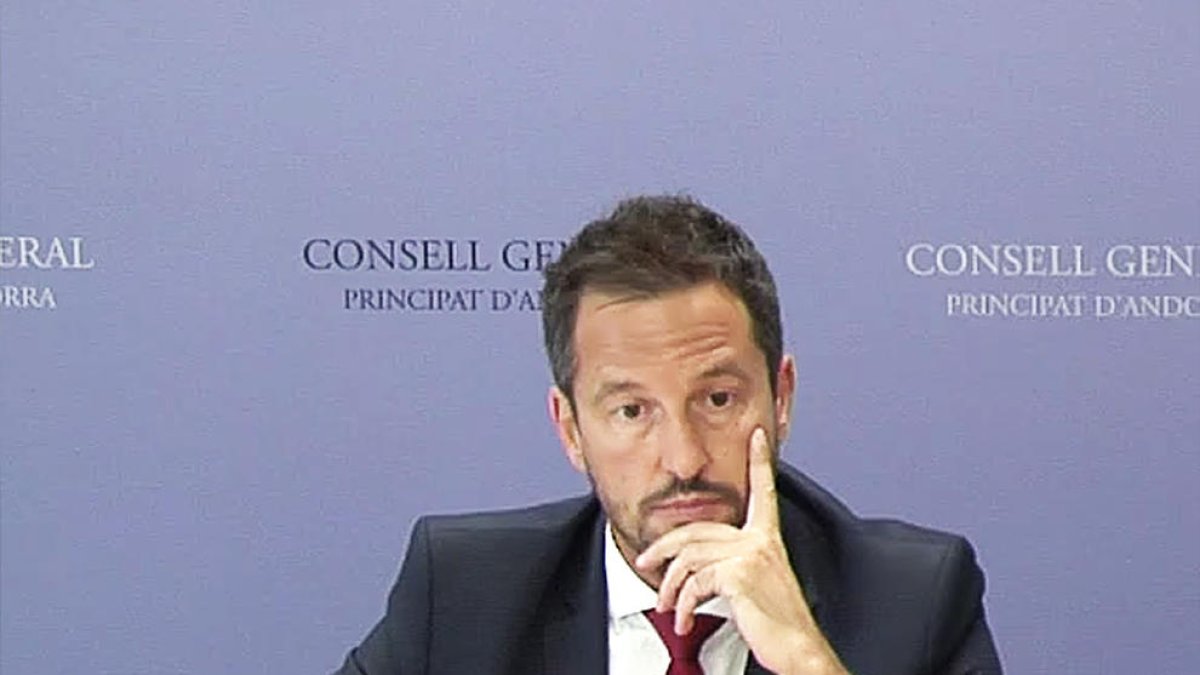 El PS vol que els exparlamentaris analitzin la reforma dels comuns