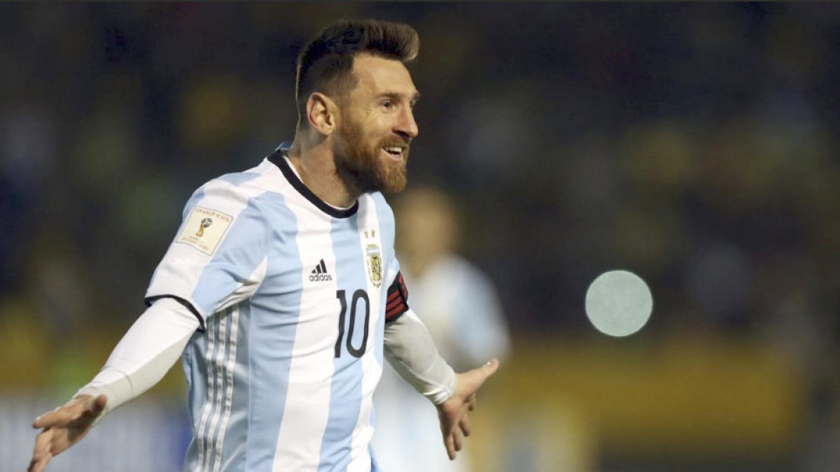 Leo Messi fa un 'hat-trick' que val una plaça mundial