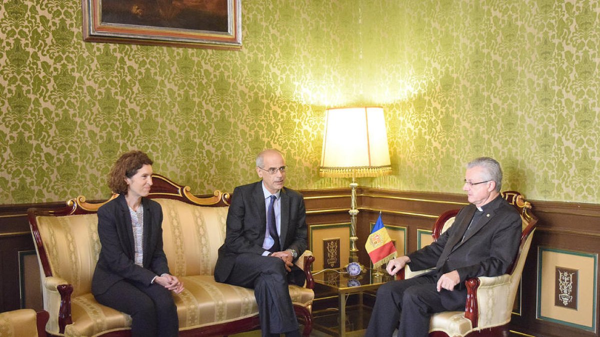 Vives rep Martí i Ubach abans de la reunió a París