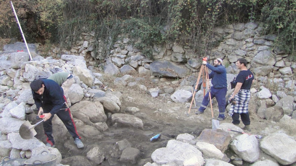 Historiadors debaten sobre l'estat de la recerca al país