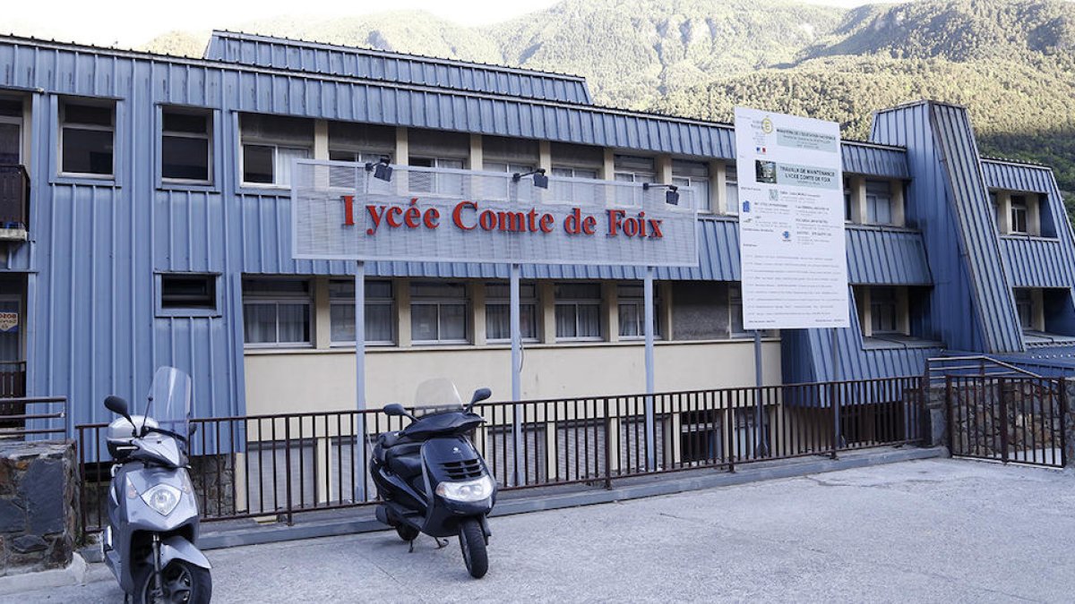 Petició perquè l'ambaixada de França s'involucri en el Lycée