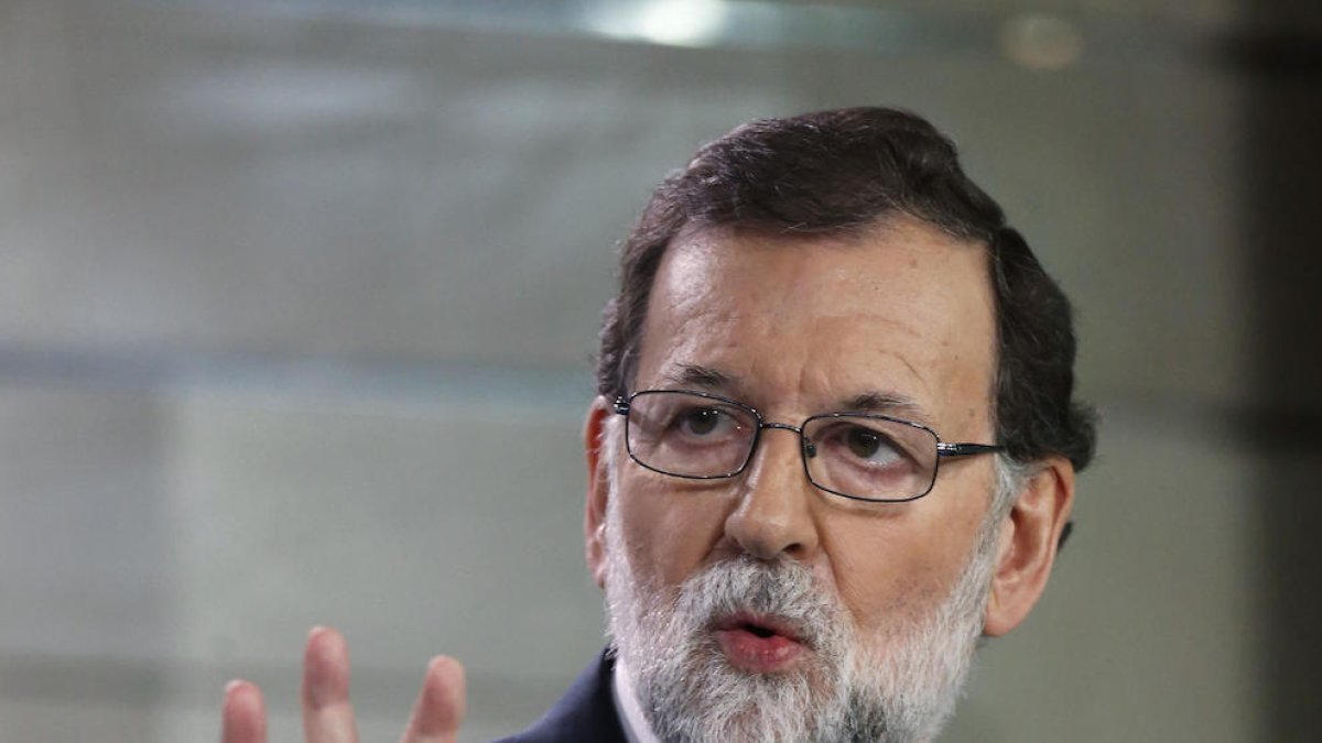 Rajoy activa l'article 155 per destituir Puigdemont i convocar eleccions