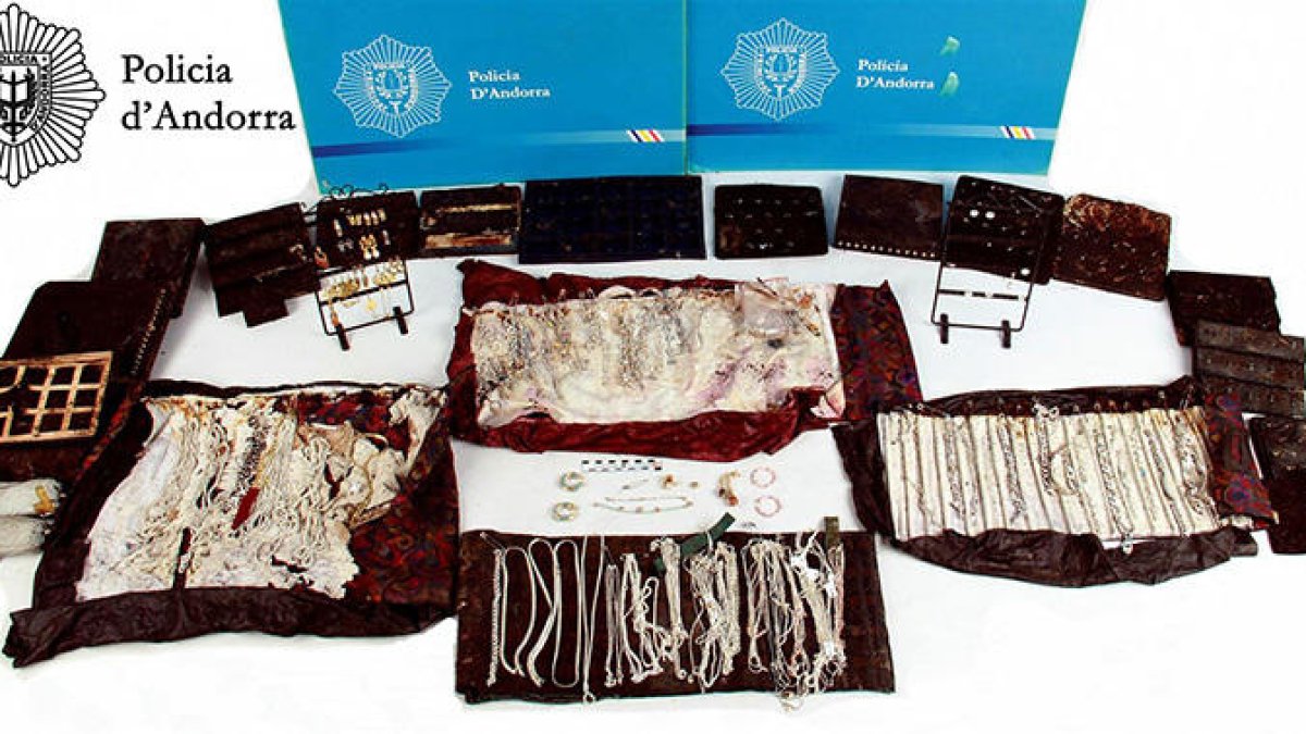 La joieria L'Art d'Or afirma que el material trobat és de poc valor