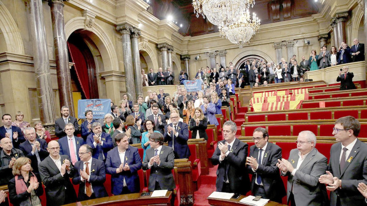 Rajoy destitueix Puigdemont per la DUI