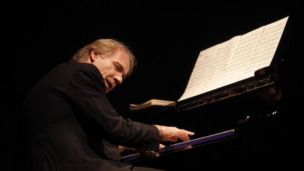 Richard Clayderman toca en un Prat del Roure força ple