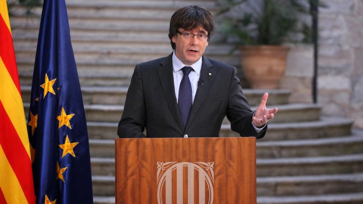Puigdemont no accepta l'article 155 i demana “oposició democràtica”