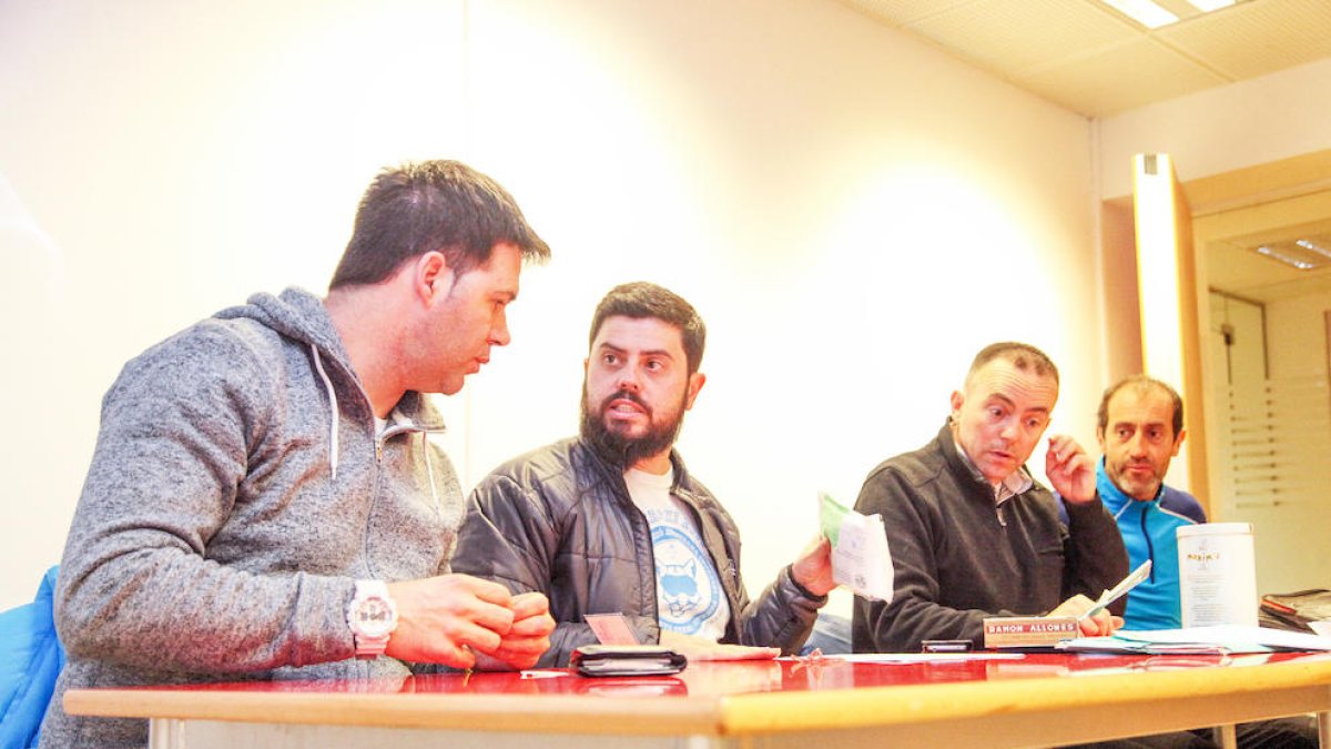 Conflicte entre monitors forans i nacionals per les noves condicions laborals