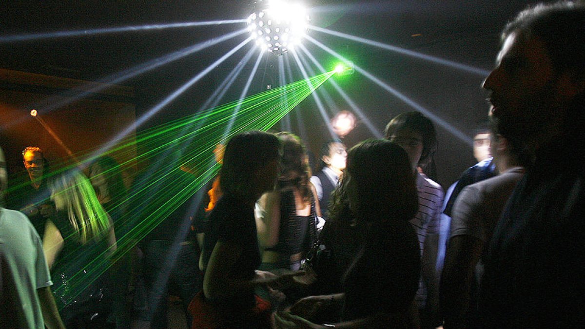 Els locals nocturns hauran de dir per escrit la música que utilitzen