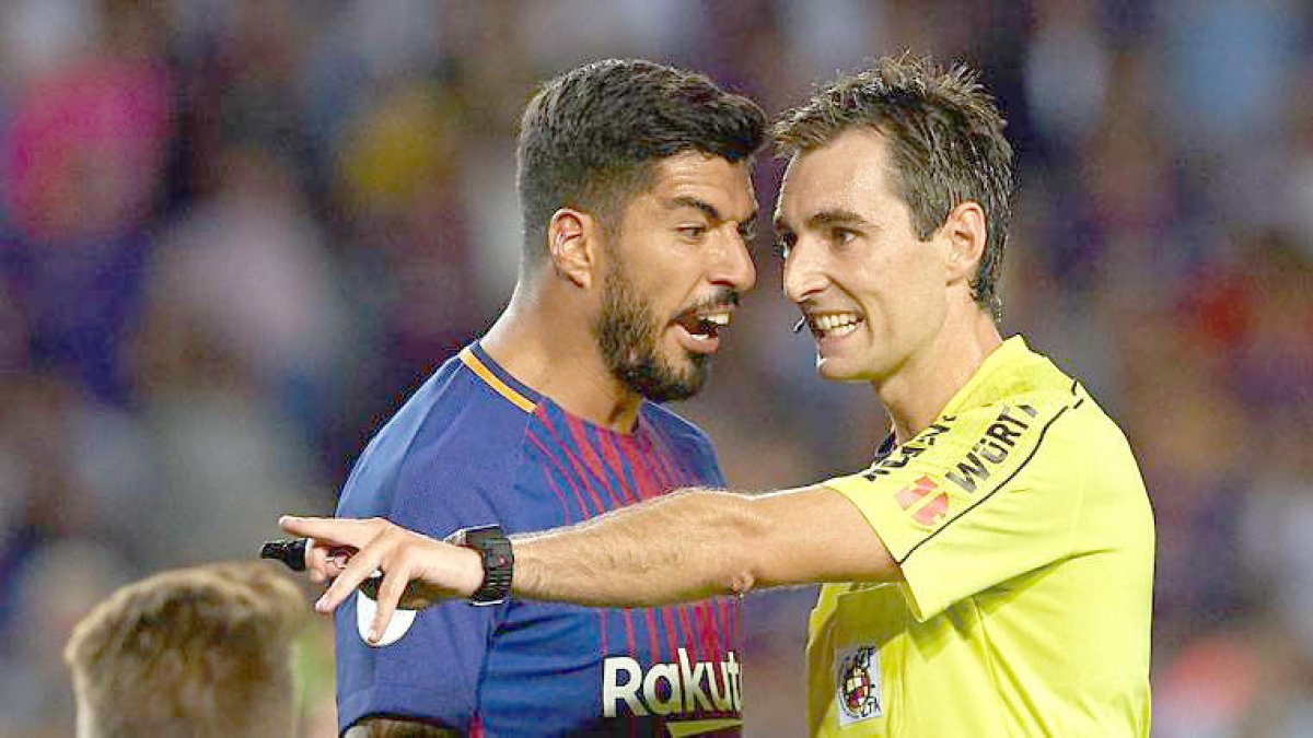 Luis Suárez se la juga a l'estadi de Las Palmas