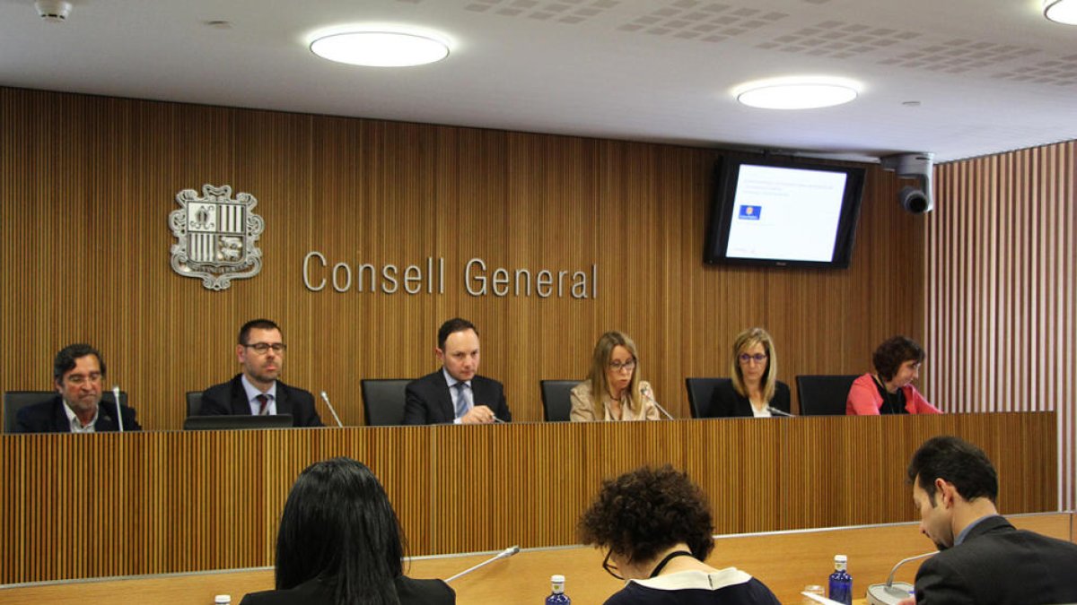 El Govern anuncia un decret que unificarà els preus dels geriàtrics