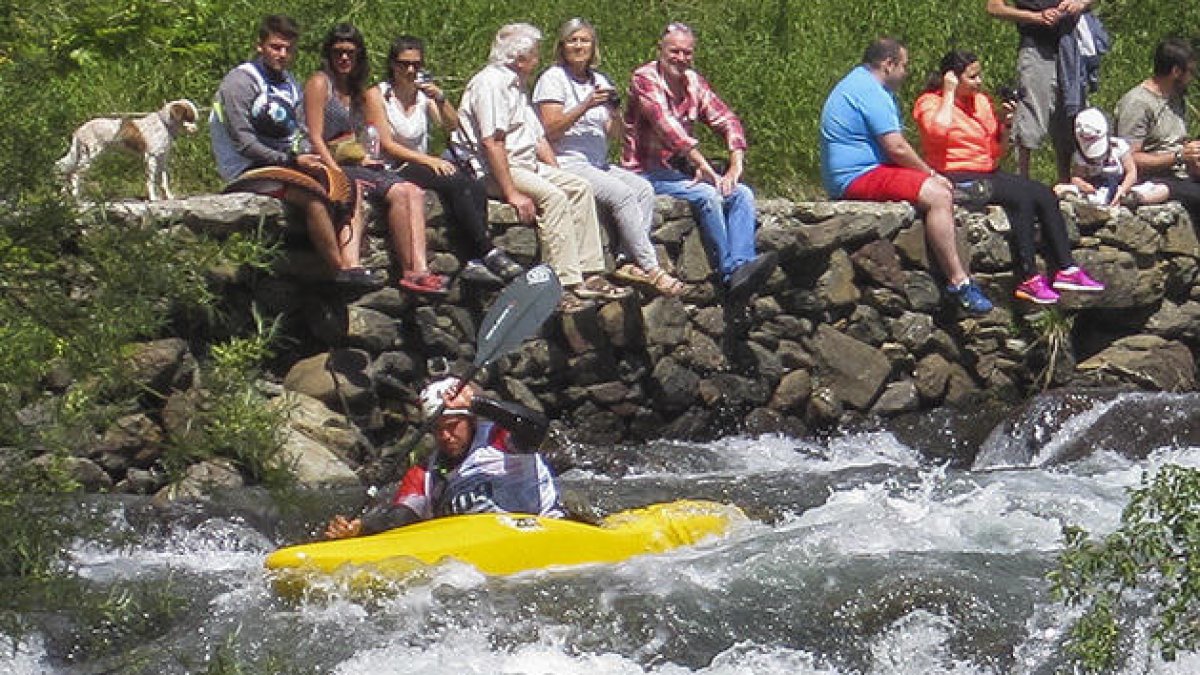 Canoa caiac a la Cortinada