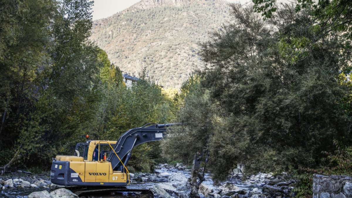 El cabal del Valira impedeix continuar les obres del ràfting