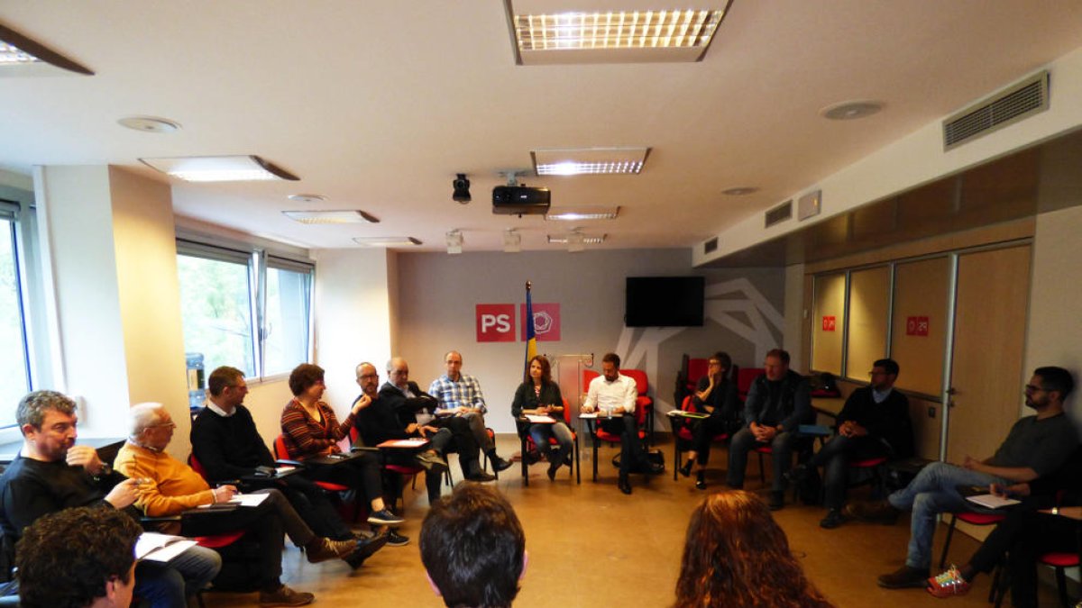 El PS decidirà al juny si es presenta a les eleccions amb altres partits