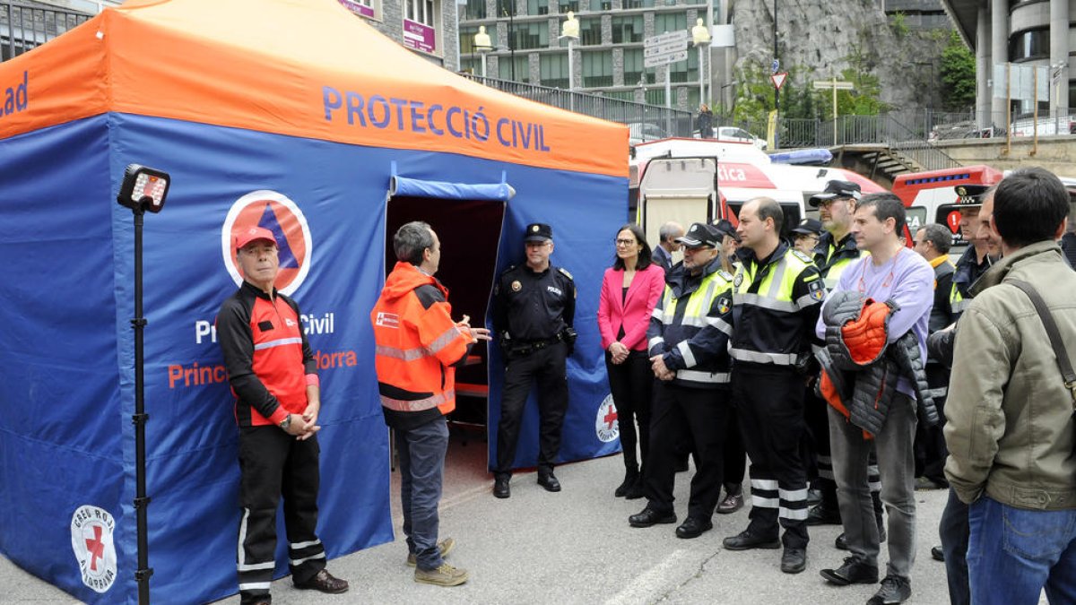 Protecció Civil i Creu Roja presenten un nou equipament logístic per a emergències
