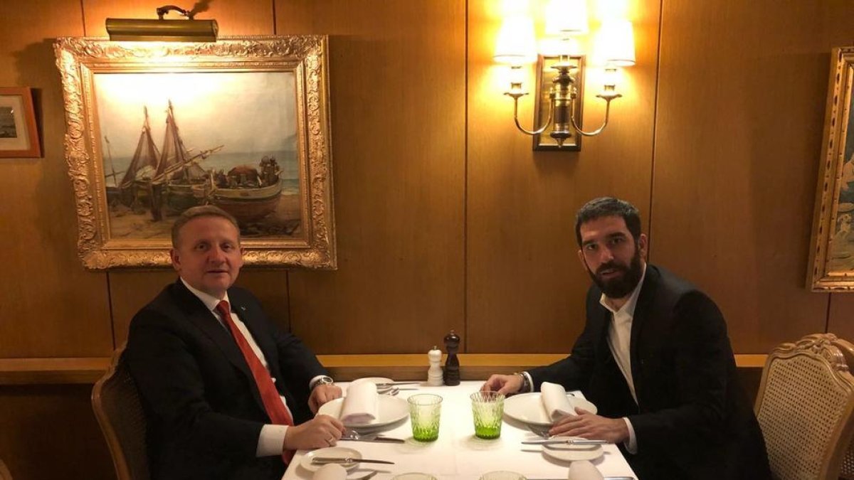 Arda Turan està més a prop d'abandonar el Barça