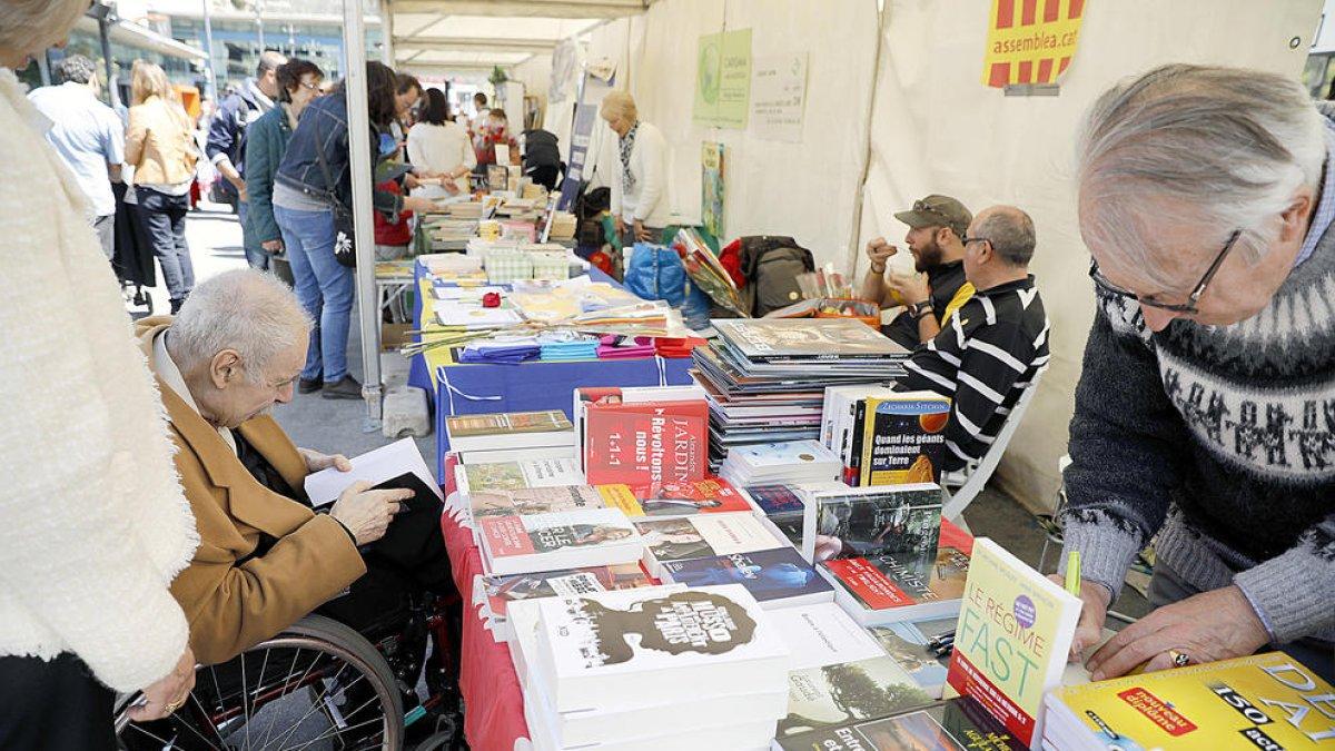 Augmenta la pluja de llibres
