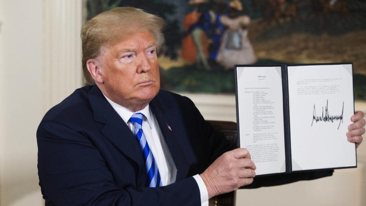 Trump trenca l'acord nuclear amb l'Iran i reprèn les sancions