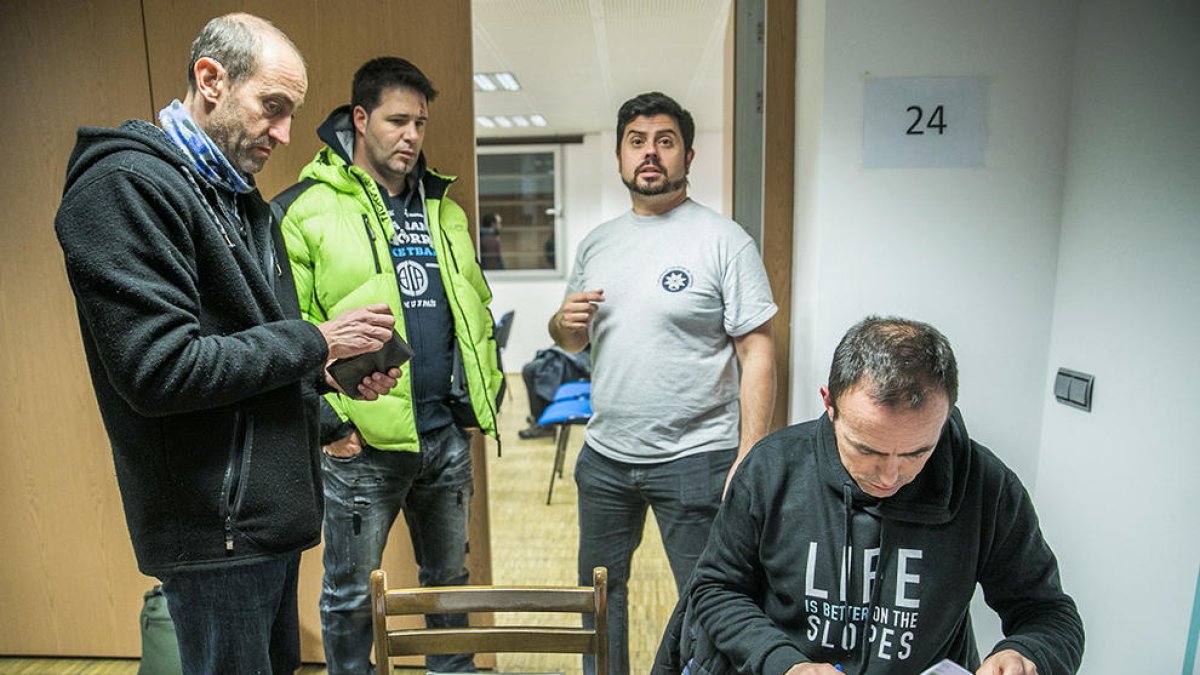 L'associació de monitors comprovarà si “es respecten” els nous contractes i salaris