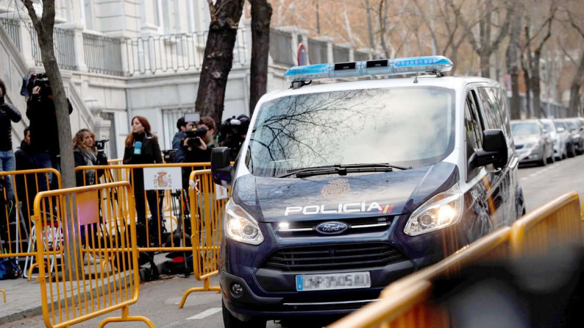 Forn, Sànchez i Cuixart assumeixen la via constitucional davant el jutge