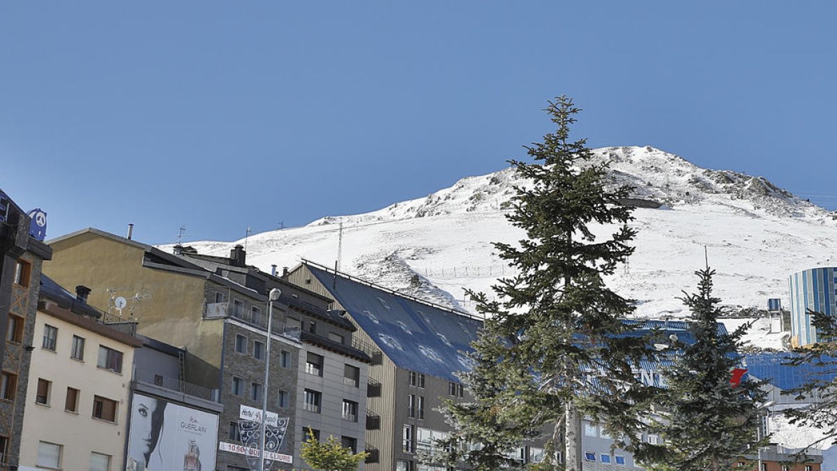 El comerç del Pas demana temps per adaptar els rètols a la Llei del català