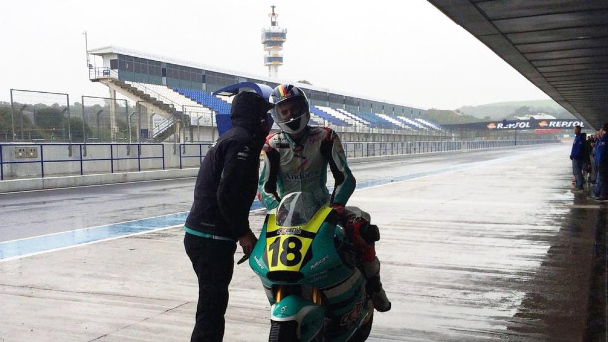 La pluja marca l'entrenament de Xavi Cardelús a Jerez