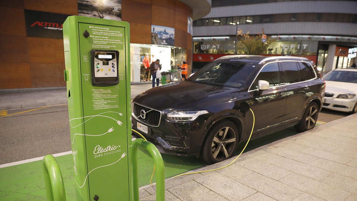 FEDA registra 8.000 càrregues de cotxes elèctrics 
al llarg del 2017