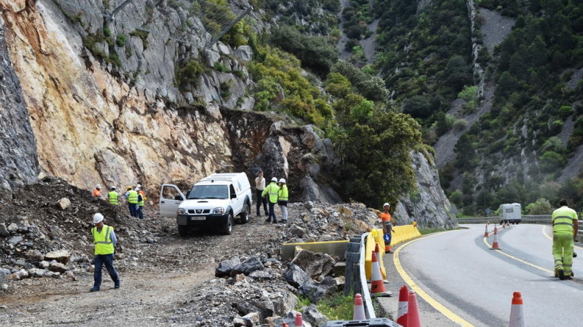 Voladures de prova prèvies a les feines de perforació del túnel de Tres Ponts