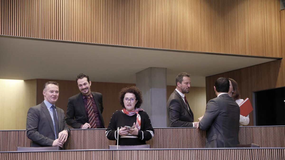 Ld'A veu marge per evitar l'aturada i el PS critica la retallada de drets