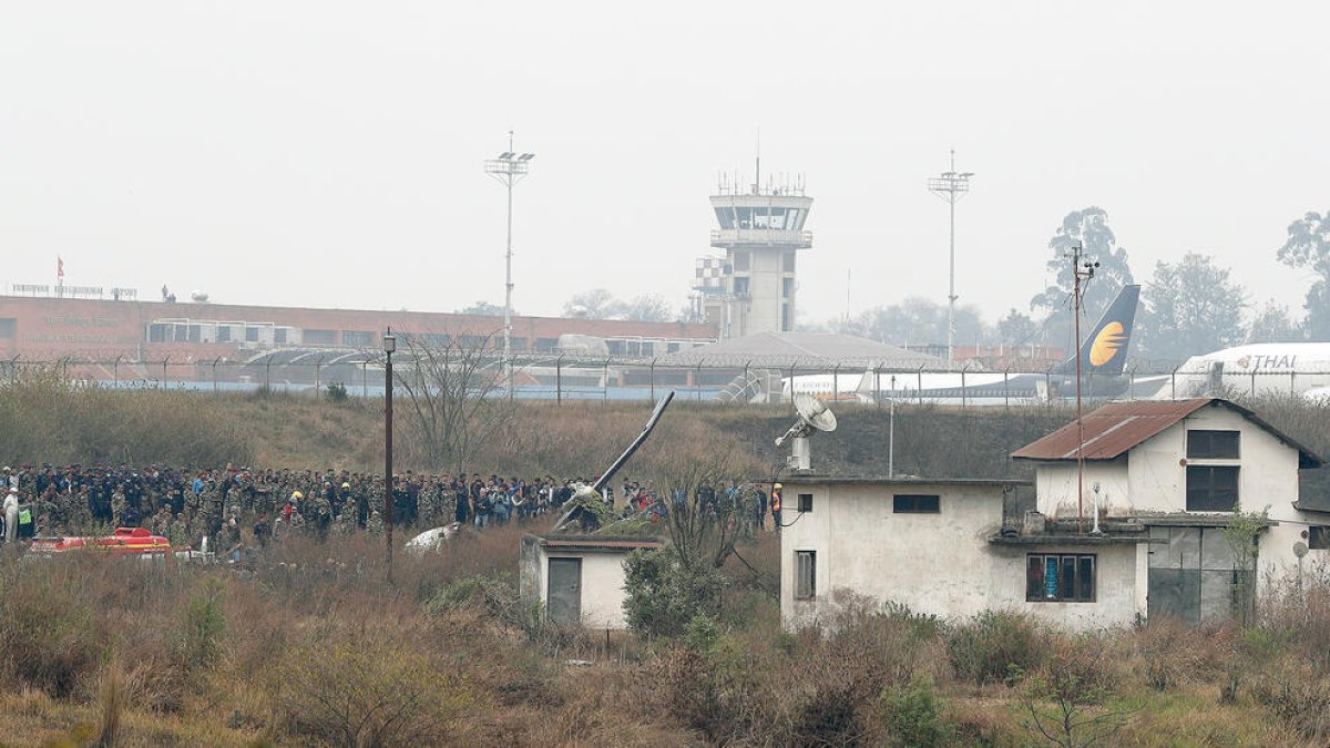 Almenys 50 morts en un accident aeri a Katmandú