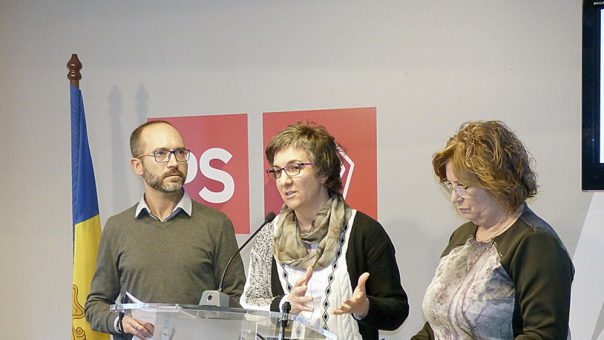 El PS acusa DA de menystenir la proposta per reformar els comuns