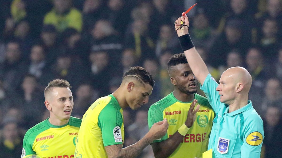 La vermella més surrealista, a la Ligue 1